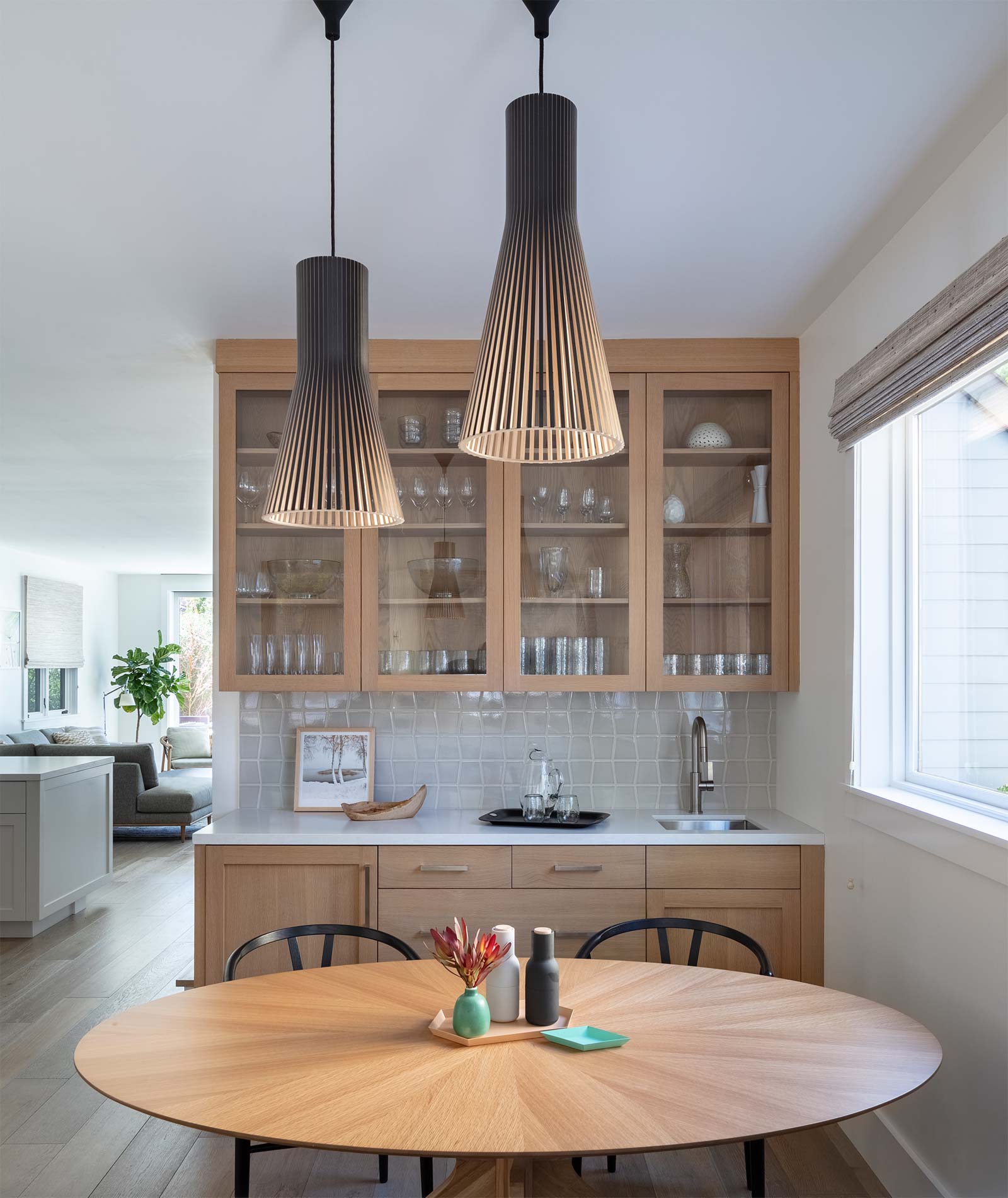 Kitchen Table and Wet Bar, Interior