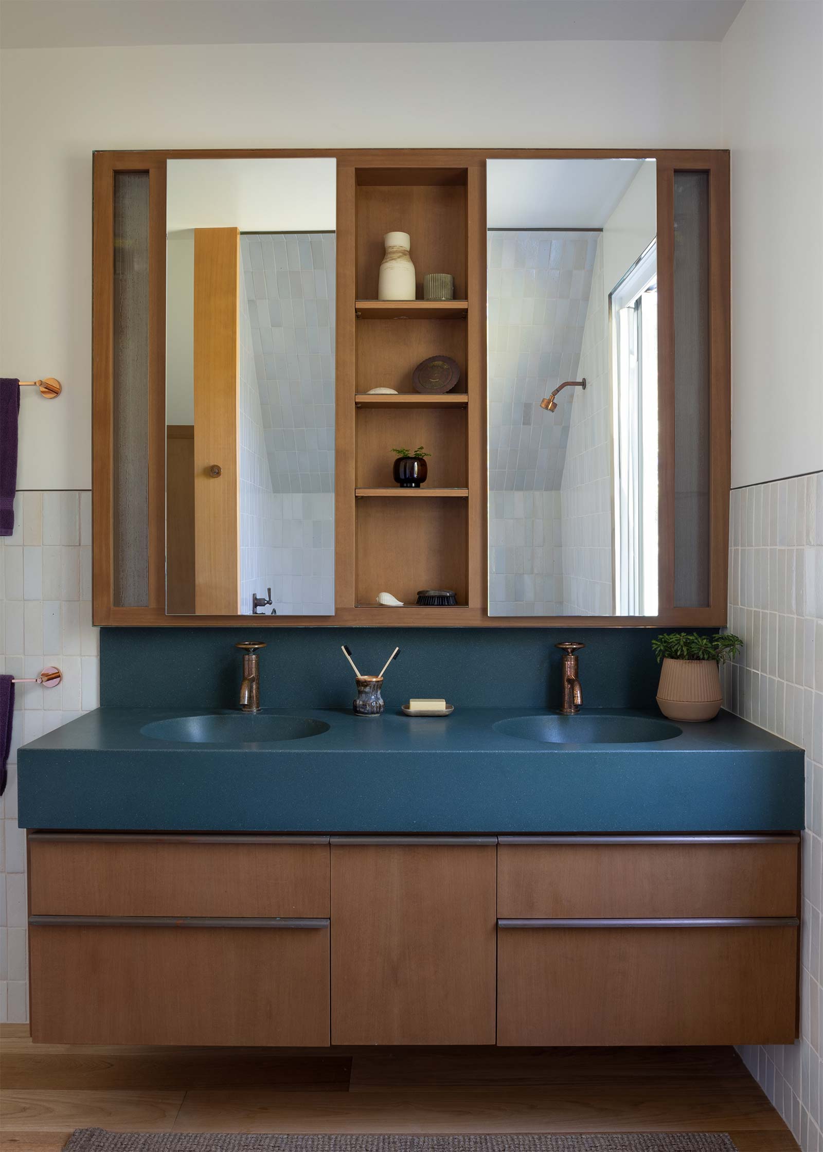 Double Vanity, interior