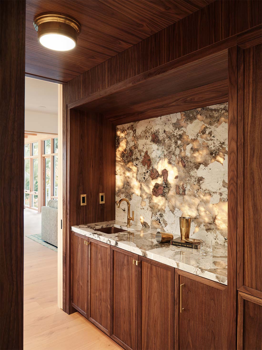 Wet Bar, interior